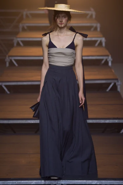 Look 15